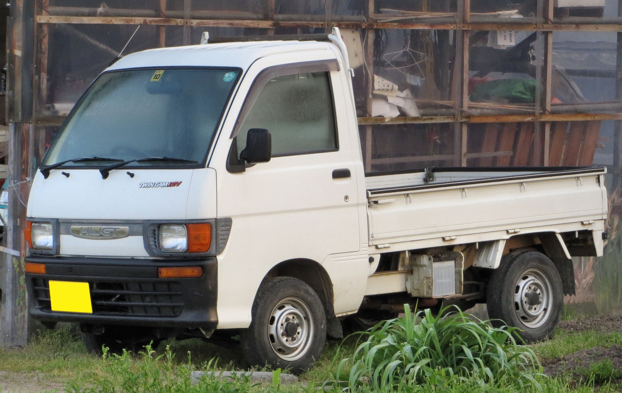 A Daihatsu Hit JDM truck