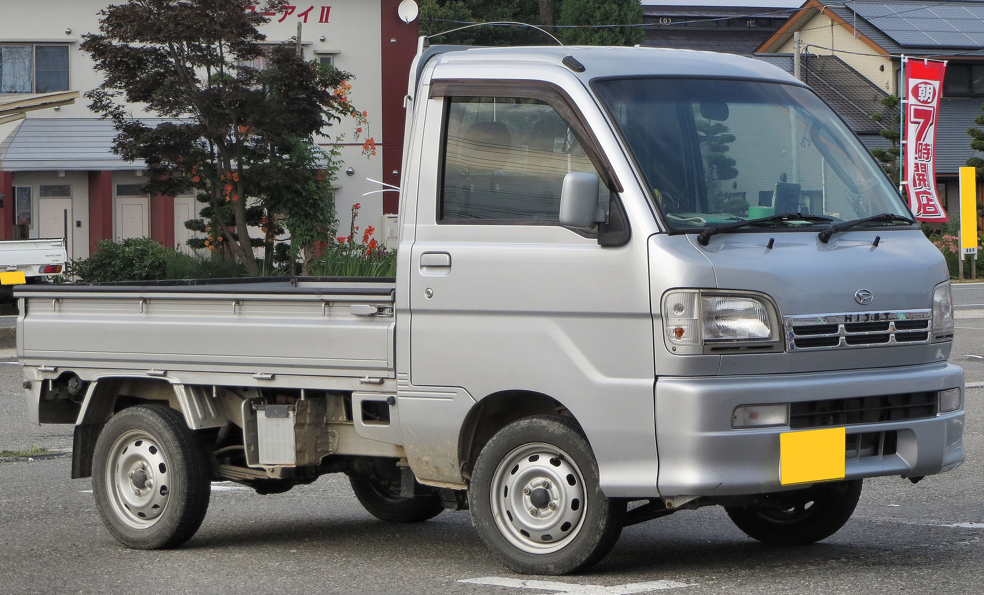 A silver 2010 Daihatsu Hit jdm truck.