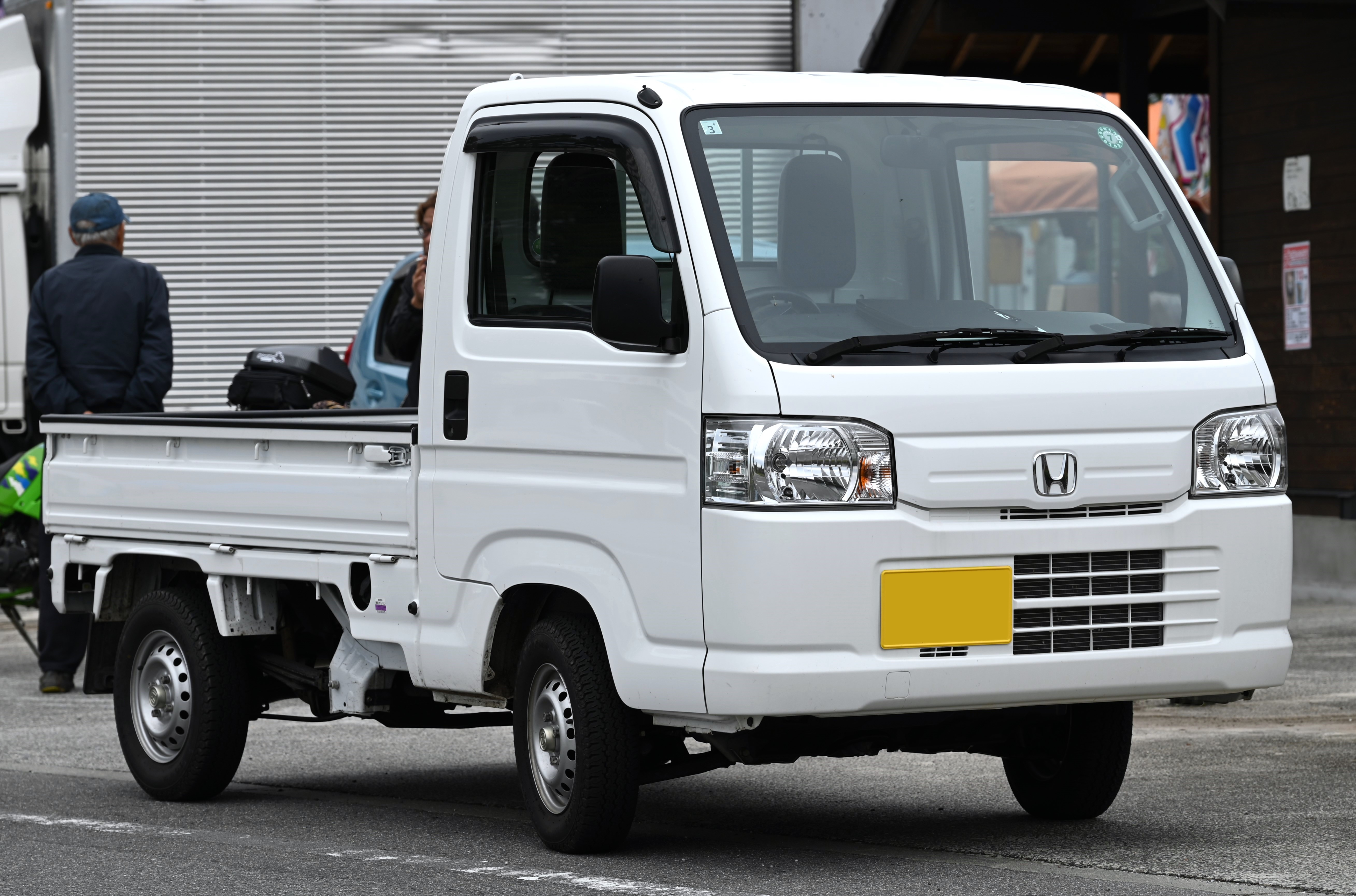 A 2010 white Honda Acty