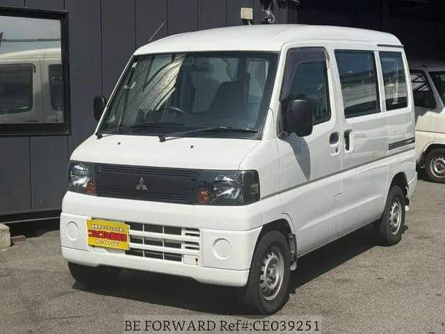 2011 Mitsubishi Minicab Van